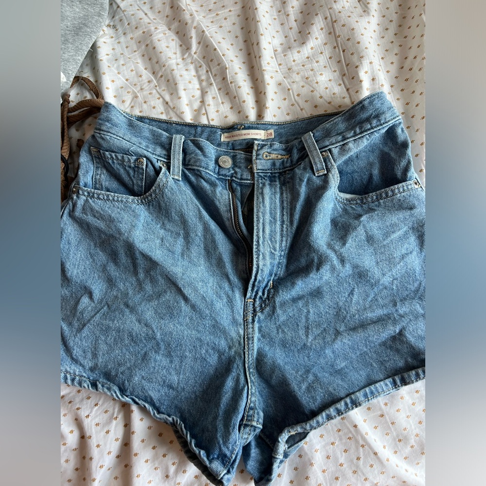 levi mom shorts